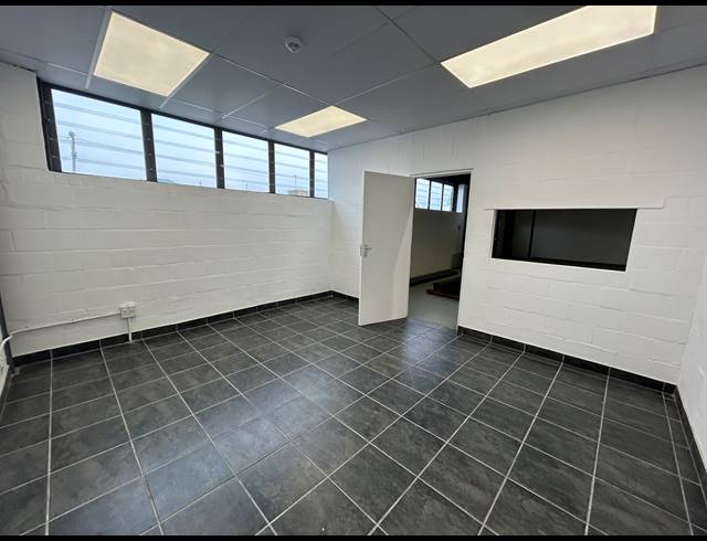 362M² WAREHOUSE TO LET IN RETREAT